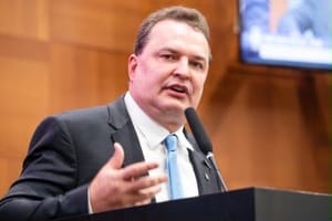 Max Russi critica Abilio e diz que lote menor ajuda quem quer sair do aluguel