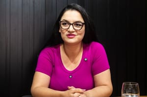 Ataque aos Protetores: Samantha do Abílio Terceiriza Culpa e Acusa ONGs de Sabotarem Causa Animal em Cuiabá