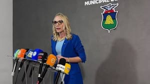 HABITAÇÃO Katiuscia desafia Abílio a assinar TAC e cobra segurança habitacional para 1,8 mil famílias que correm risco de despejo em Cuiabá