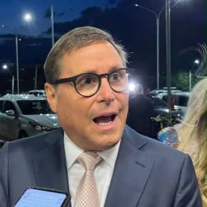 Dono de mansão de R$ 80 milhões, Mauro Carvalho se compara a Jesus ao renunciar à Casa Civil em meio a escândalo de R$ 308 milhões