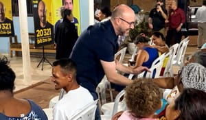Beto Dois A Um se reúne com apoiadores do Pedra 90