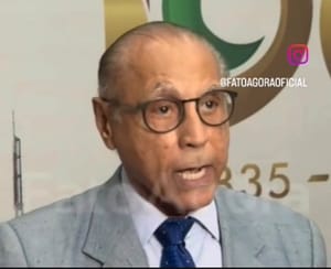 CADÊ O SEGURANÇA ? Júlio apoia reajuste, perde a paciência e manda retirar líder dos servidores
