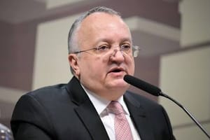 Pedro Taques aciona TRE contra Mauro e Pivetta por gastos com propaganda e eventos no Parque Novo MT