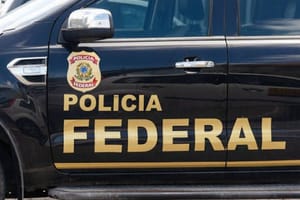 Carta que gerou acusação de ameaça contra Mauro Mendes e primeira-dama foi adulterada, afirma denunciante à PF